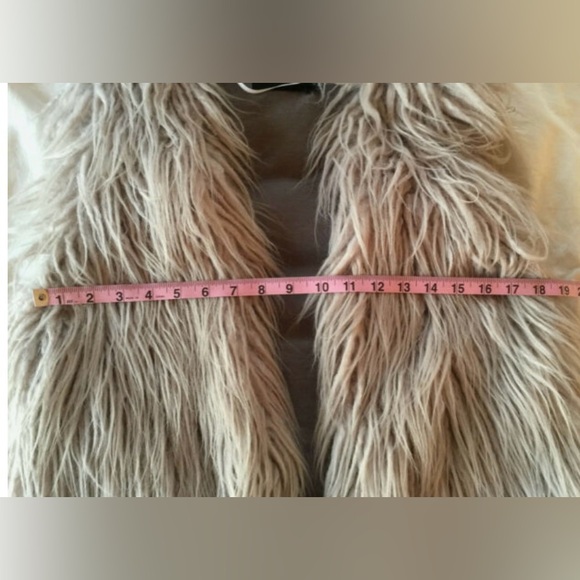 MINKPINK GRAY FAUX FUR VEST SIZE XS/S WOMENS - Picture 4 of 6
